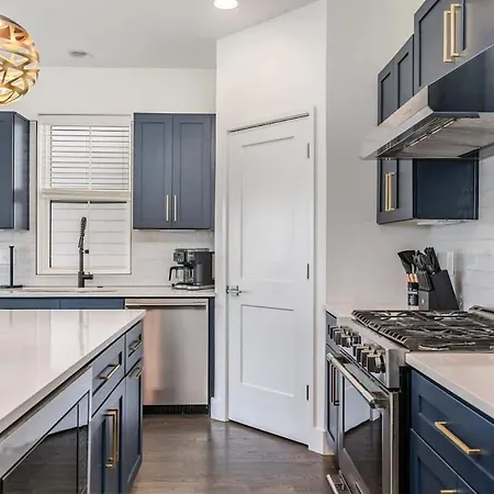 Holiday home Sunspire-private Deck-in East *