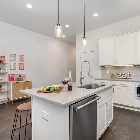 Jade - Private Patio And Balcony - Near Germantown *