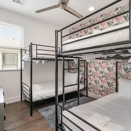 Jade - Private Patio And Balcony - Near Germantown Holiday home *