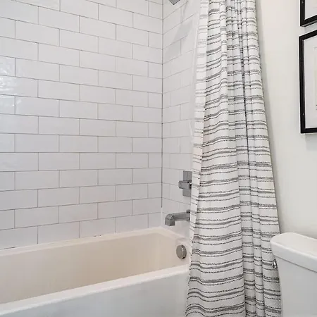 Heights-sleeps 12-in Cumberland Heights * Nashville
