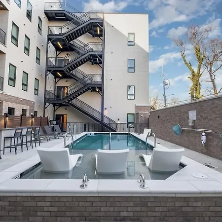Harmony Outpost-pool & Gym-4 Mins To Broadway Holiday home *