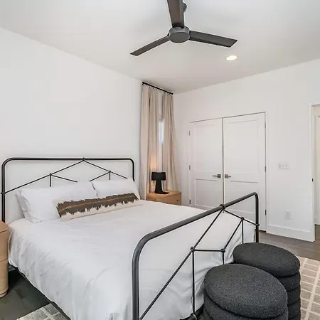 Holiday home Sunspire-private Deck-in East *
