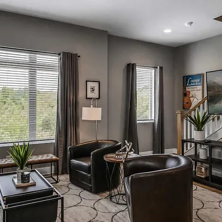 Spacious House With Serene Skyline Views * Nashville