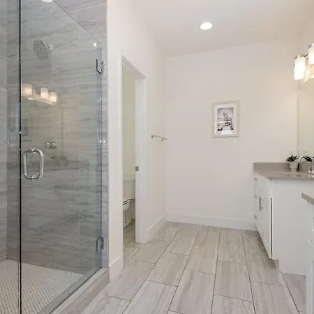 Riff & Rest - 2 Stylish Homes - Mins To Germantown Holiday home *