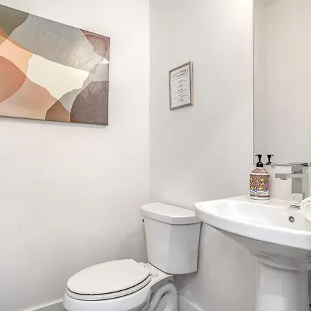 Heights-sleeps 12-in Cumberland Heights * Nashville
