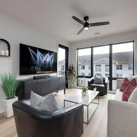 Reverb - Odyssey - Pool & Gym - Heart Of Midtown Holiday home *