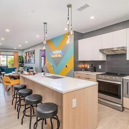 Holiday home Hyve - Neon Lights - Pool & Gym - Walk To Broadway Nashville