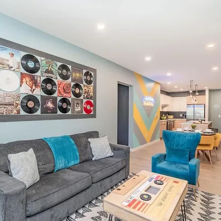 Holiday home Hyve - Neon Lights - Pool & Gym - Walk To Broadway Nashville