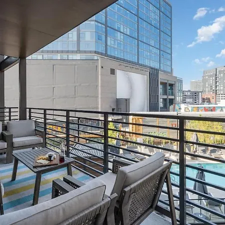 Holiday home Hyve - Neon Lights - Pool & Gym - Walk To Broadway Nashville