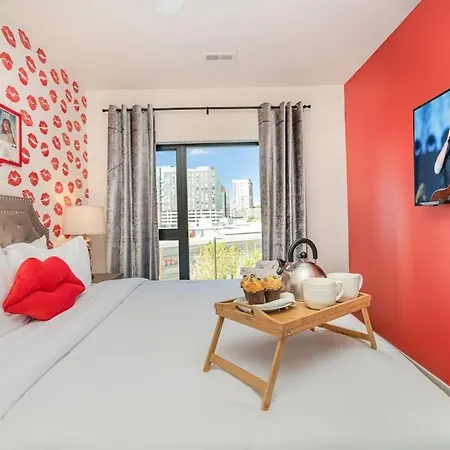 Holiday home Hyve - Neon Lights - Pool & Gym - Walk To Broadway Nashville