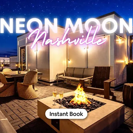Luxe 4br Retreat With Rooftop Fire Pit & Garage Holiday home