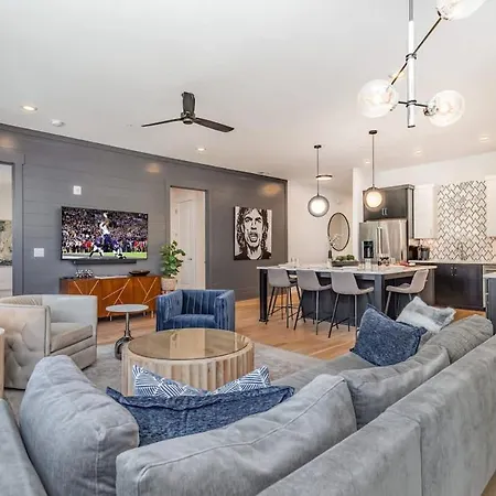 The Acklen-private Balcony-4 Mins To Broadway Holiday home Nashville