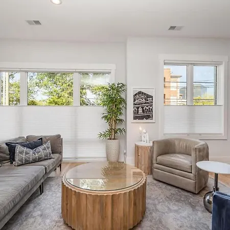 Holiday home The Acklen-private Balcony-4 Mins To Broadway Nashville