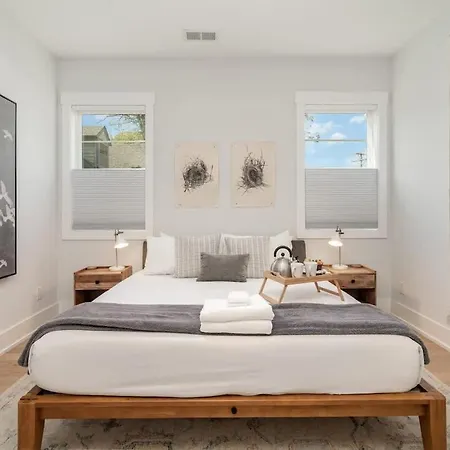 Holiday home The Acklen-private Balcony-4 Mins To Broadway Nashville
