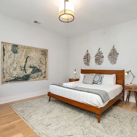 Holiday home The Acklen-private Balcony-4 Mins To Broadway Nashville