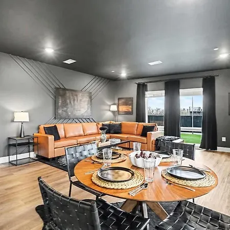Sunset-expansive Patio & Hot Tub-mins To Broadway Holiday home