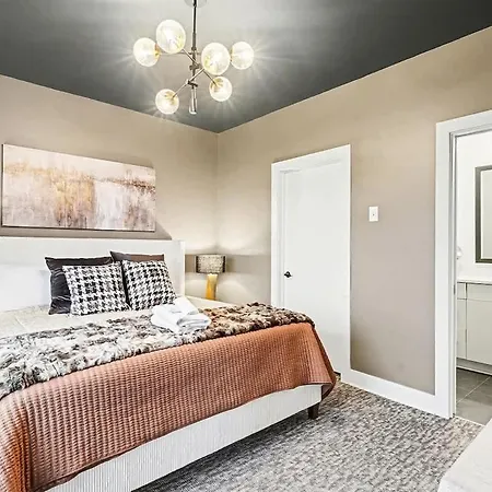 Sunset-expansive Patio & Hot Tub-mins To Broadway Holiday home *