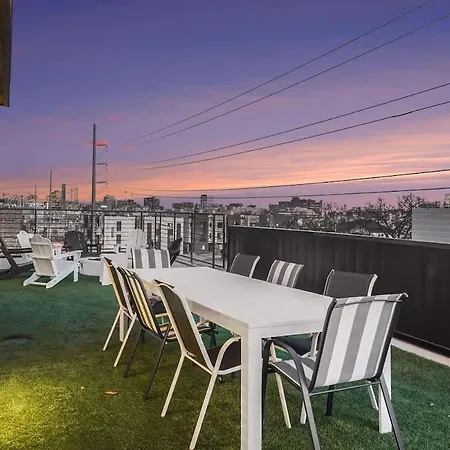 Sunset-expansive Patio & Hot Tub-mins To Broadway Holiday home *