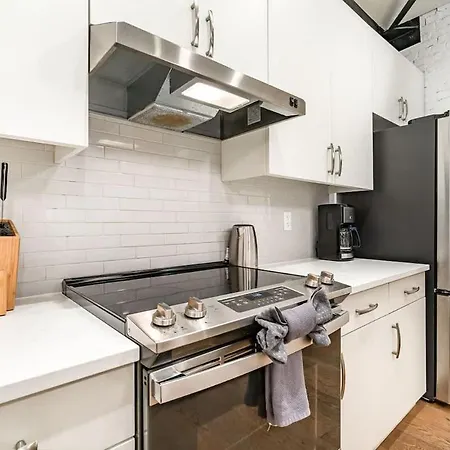 The Saddlery-playlist-2 Units-walk To Broadway Holiday home