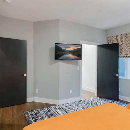 Two Large Homes Minutes To Downtown * Nashville
