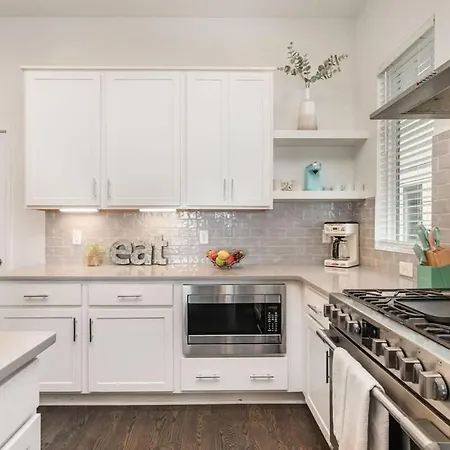 Holiday home Hurst House - 4 Stylish Homes - Mins To Germantown Nashville