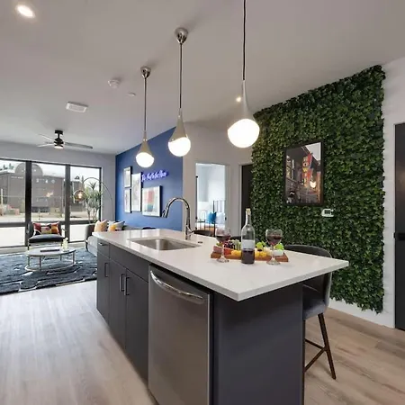 Holiday home Reverb - Odyssey - Pool & Gym - Heart Of Midtown *