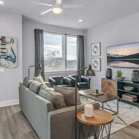 2 Townhomes - Sleeps 24-rooftop Patios
