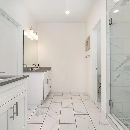 Holiday home Riff & Rest - 2 Stylish Homes - Mins To Germantown *