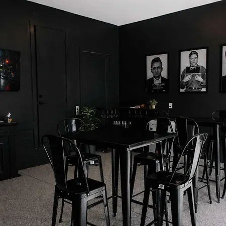 Side-by-side Homes With Hot Tubs - Sleeps Over 20 Guests Holiday home Nashville