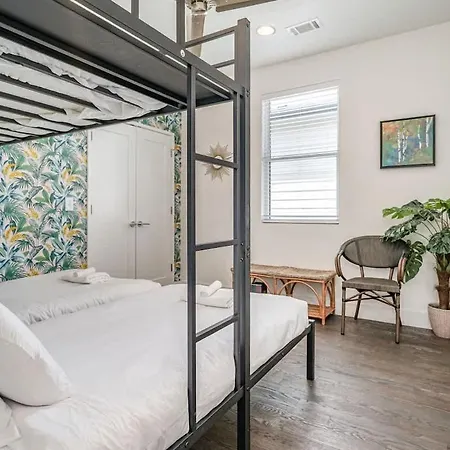 Riff & Rest - 2 Stylish Homes - Mins To Germantown