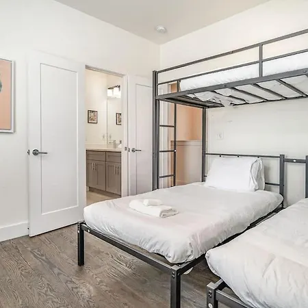 Holiday home Riff & Rest - 2 Stylish Homes - Mins To Germantown *