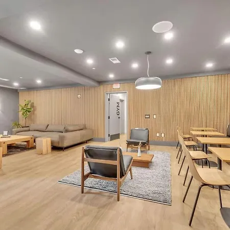 Holiday home Hyve - Neon Lights - Pool & Gym - Walk To Broadway *