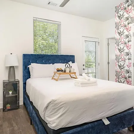 Riff & Rest - 2 Stylish Homes - Mins To Germantown Holiday home