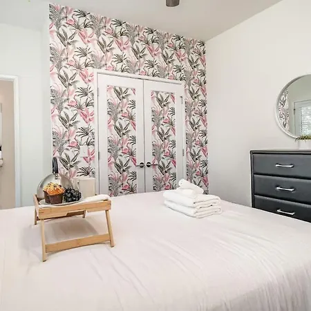 Riff & Rest - 2 Stylish Homes - Mins To Germantown Holiday home