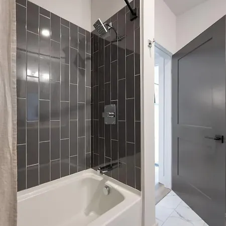 Holiday home Reverb - Odyssey - Pool & Gym - Heart Of Midtown