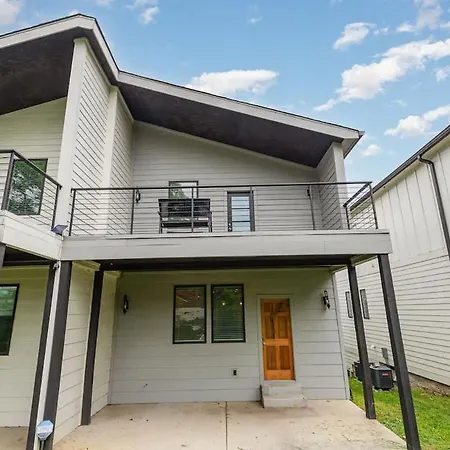 Hurst House - 4 Stylish Homes - Mins To Germantown Holiday home *