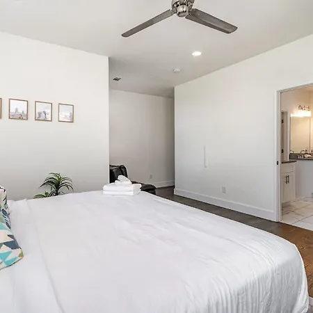 Holiday home Hurst House - 4 Stylish Homes - Mins To Germantown *