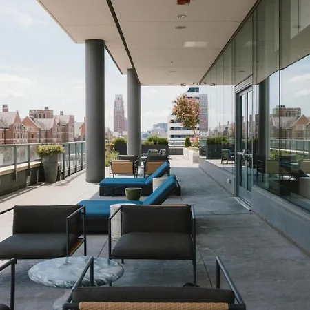 Landing Stunning 2Bd Rooftop Lounge Gym Apartment *