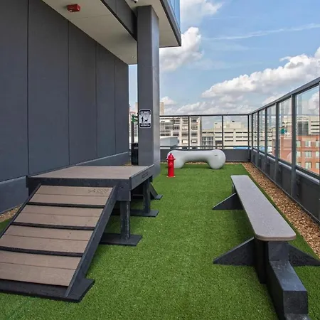 Landing Stunning 2Bd Rooftop Lounge Gym Apartment *