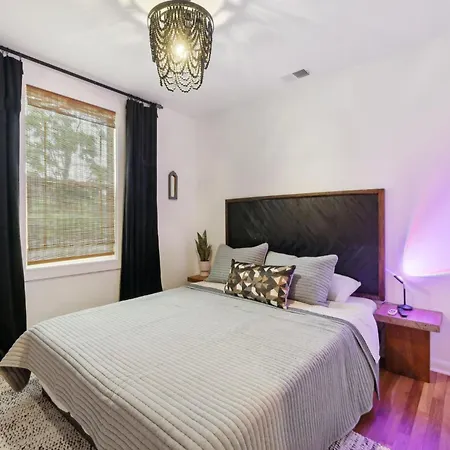 Vibey Unit In Duplex *