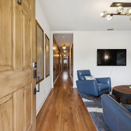 Vibey Unit In Duplex *