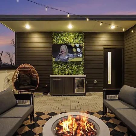 Holiday home Halo-rooftop Patio & Game Room-mins To Broadway *