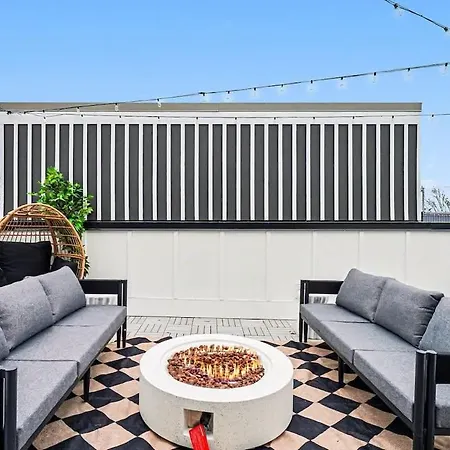 Halo-rooftop Patio & Game Room-mins To Broadway