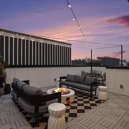 Holiday home Halo-rooftop Patio & Game Room-mins To Broadway Nashville
