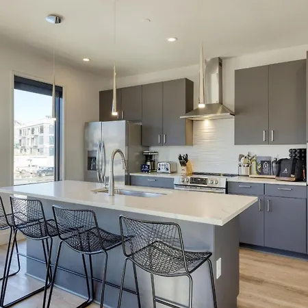 New Modern 2bdr In Walkable Midtown W Gym Pool Honkey-tonk By Avantstay * Nashville