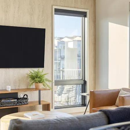 New Modern 2bdr In Walkable Midtown W Gym Pool Honkey-tonk By Avantstay Holiday home