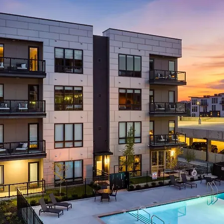 New Modern 2bdr In Walkable Midtown W Gym Pool Honkey-tonk By Avantstay Holiday home *