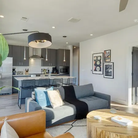 New Modern 2bdr In Walkable Midtown W Gym Pool Honkey-tonk By Avantstay Holiday home Nashville