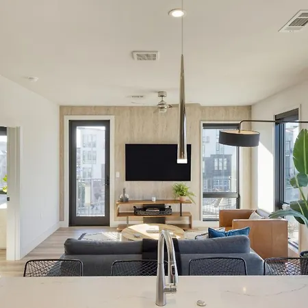 New Modern 2bdr In Walkable Midtown W Gym Pool Honkey-tonk By Avantstay