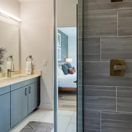 New Modern 2bdr In Walkable Midtown W Gym Pool Honkey-tonk By Avantstay Holiday home *